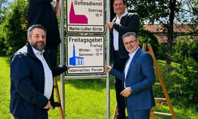 Almanya'da Penzberg şehrinin girişindeki bilgilendirme tabelalarına cuma namazı saati eklendi - Son Dakika ve
