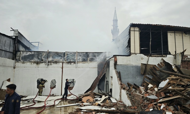 Altındağ'da yangında iki mobilya dükkanı kullanılamaz hale geldi, ölen yaralanan olmadı ve Merak Edilenler