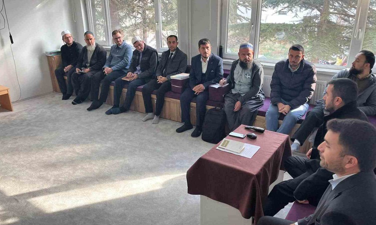 Altıntaş İlçe Müftülüğü, din görevlilerine vaaz becerileri kursu başlattı