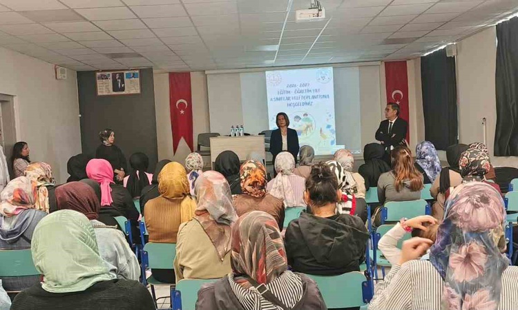 Altıntaş'ta Mustafa Kemal Ortaokulu 8. sınıf velileriyle toplantı düzenledi | İşte Tüm Ayrıntılar