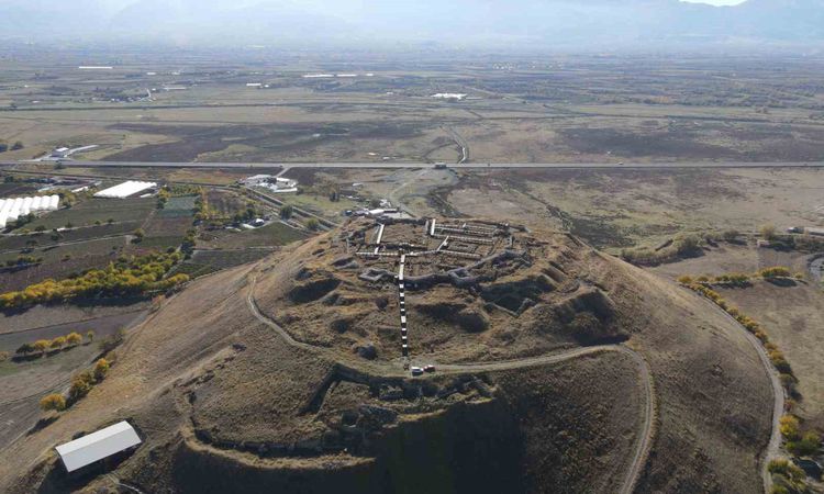 Ayrıntılar Netleşti: Altıntepe Kalesi'nin Tarihi Katmanları Drone ile Görüntülendi - Son Dakika - Son Dakika B