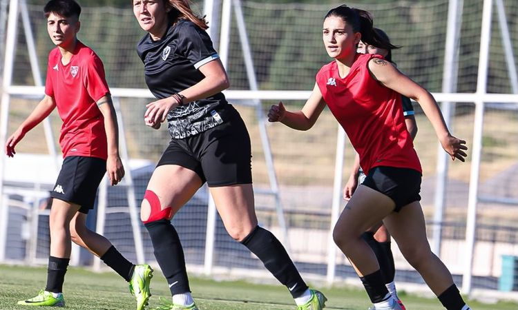 Gündemden Son Bilgiler: Amedspor Kadın FK, Kayseri Kadın FK'yı 5-0 Mağlup Etti - Haberleri: Gelişmeler Takip E