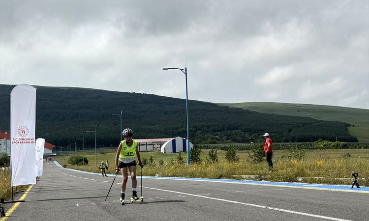 Anadolu Yıldızlar Ligi Tekerlekli Kayak Türkiye Şampiyonası Ardahan'da sona erdi - Son Dakika ve Merak Edilenl