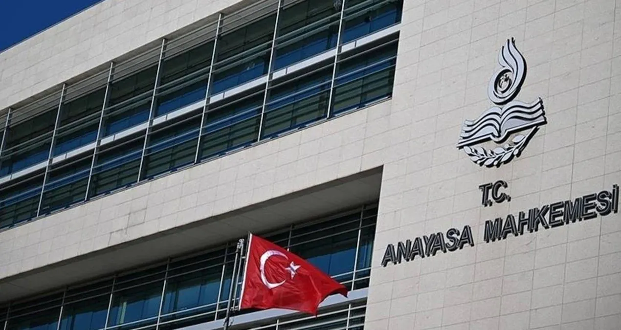 Sıcak Gündem: Anayasa Mahkemesi'nden 5 siyasi parti hakkında suç duyurusu - Haberleri | İşte Tüm Ayrıntılar