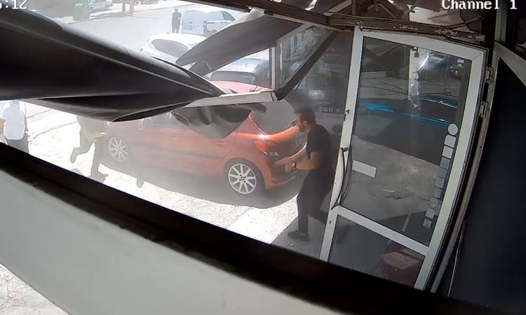 Footage of the accident in which a municipal bus entered a workplace in Ankara emerged - Last Minute