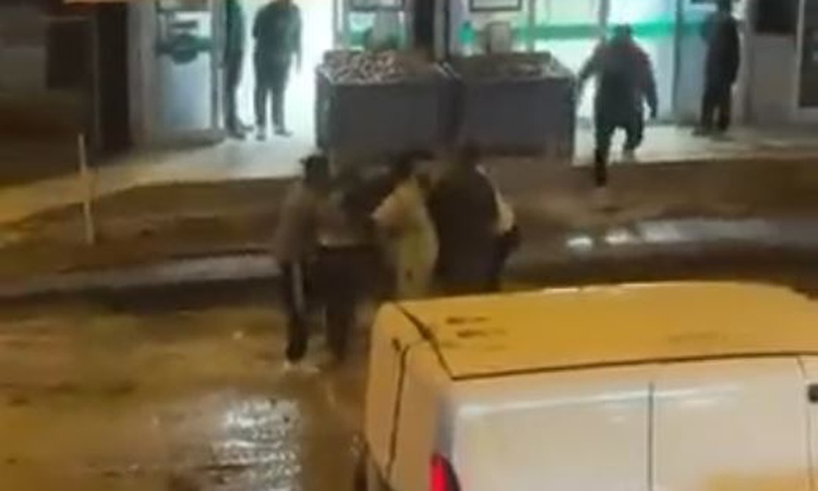 Ankara Polatlı'da kaldırım işçileri kavga etti, diğer işçiler ayırdı: Gelişmeler Takip Ediliyor