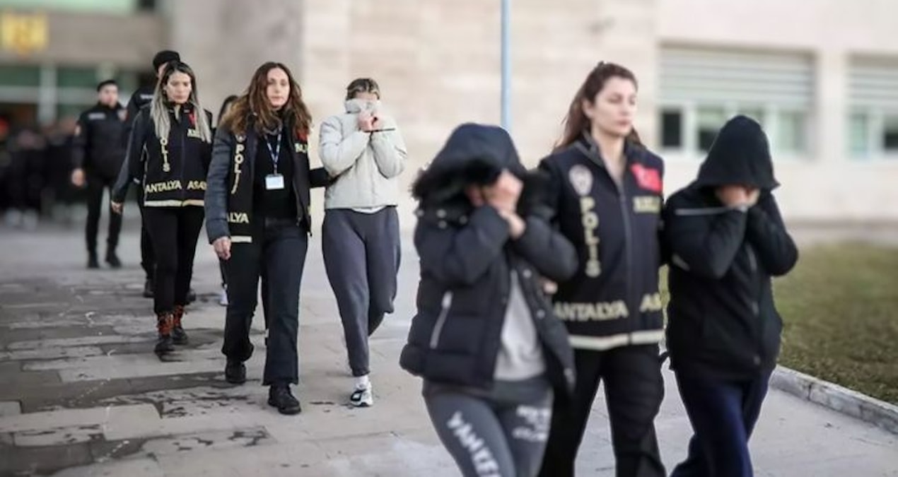 Son Gelişme: Antalya'da dehşet veren düzen: 'Analı-kızlı' fuhuş şebekesi çökertildi - En Son Haber ve Merak Ed