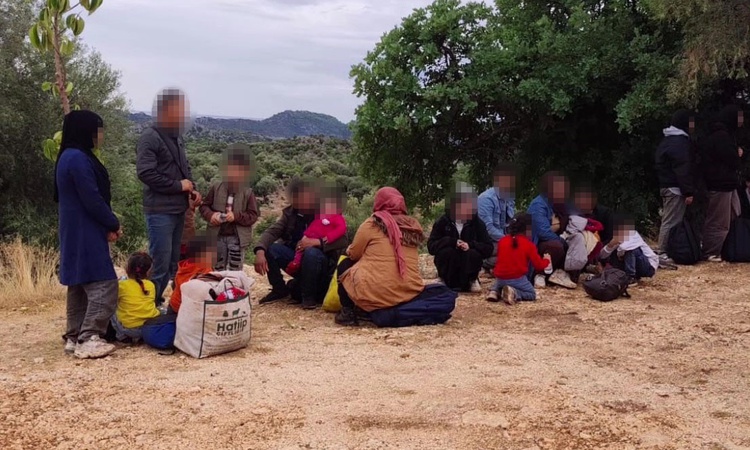 Antalya Demre'de göç operasyonunda 19 göçmen yakalandı, 3 şüpheli hakkında tutuklama kararı verildi: Gelişmele