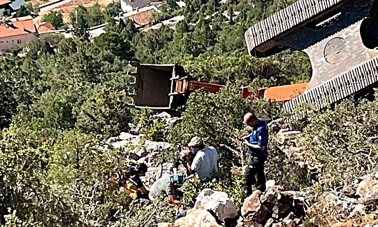 Antalya’da iş makinesi 60 metrelik uçuruma yuvarlandı operatör yaralı kurtuldu | İşte Tüm Ayrıntılar