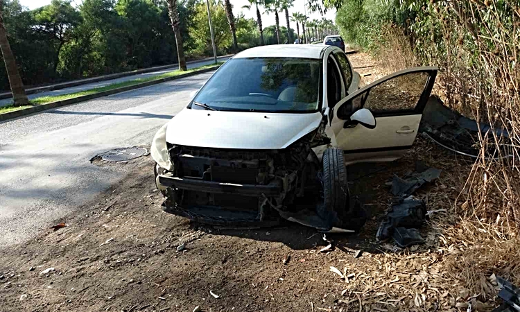 Antalya Manavgat'ta aynı caddede dakikalar arayla 2 kaza oldu, 3 kişi yaralandı