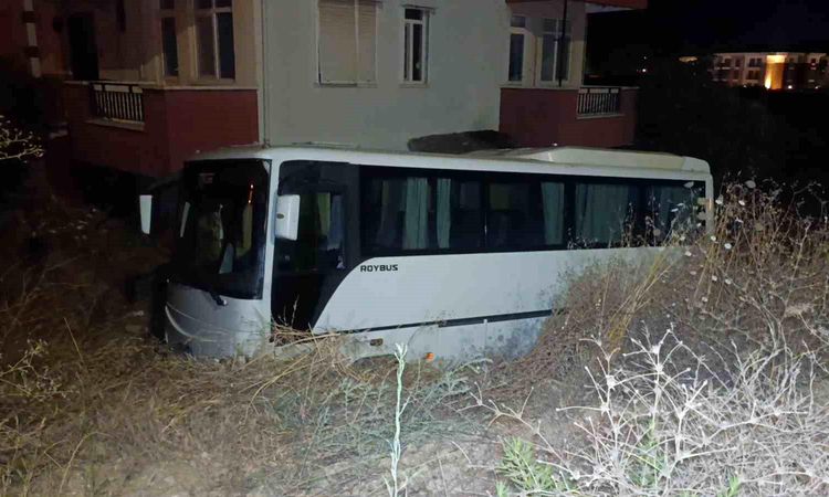 Midibus collided with a car in Antalya: 6 injured - Last Minute