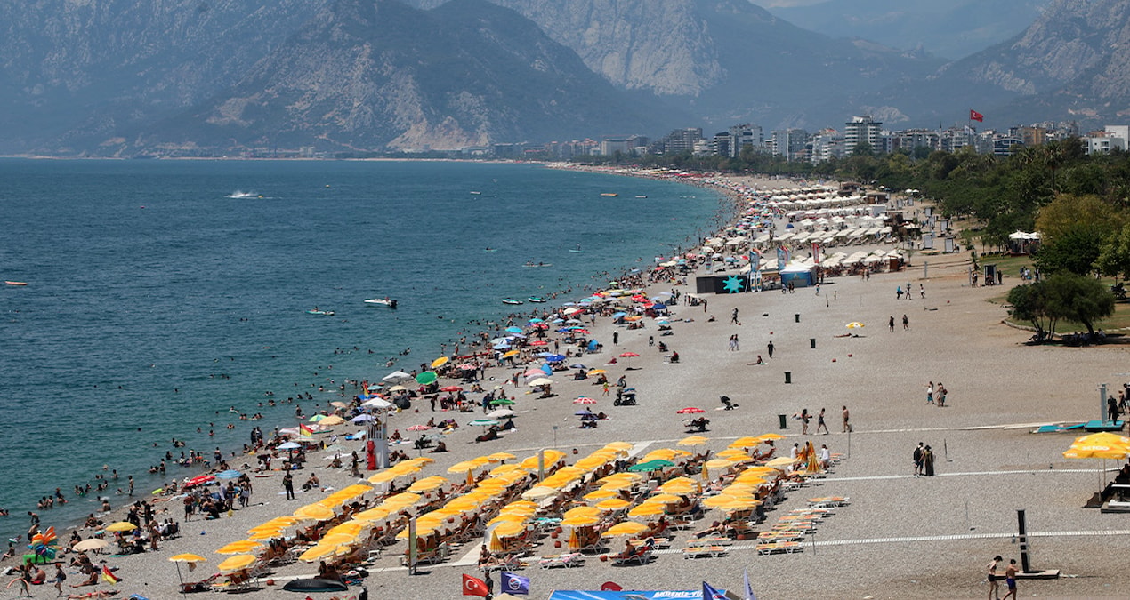 Son Gelişme: Antalya’da sahiller doldu taştı - Son Dakika - Son Dakika Bilgileri