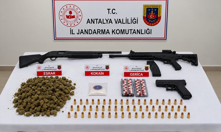 Antalya Serik'te eş zamanlı uyuşturucu operasyonunda 20 şüpheli yakalanarak gözaltına sevk edildi | İşte Tüm A