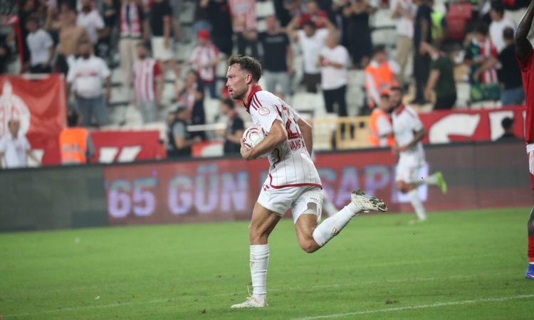 Antalyaspor evinde Pendikspor'a 3-2 yenildi: Gelişmeler Takip Ediliyor