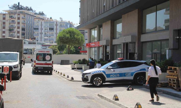 Apartmanın merdivenlerinden düşen yaşlı adam hastanelik oldu: Gelişmeler Takip Ediliyor