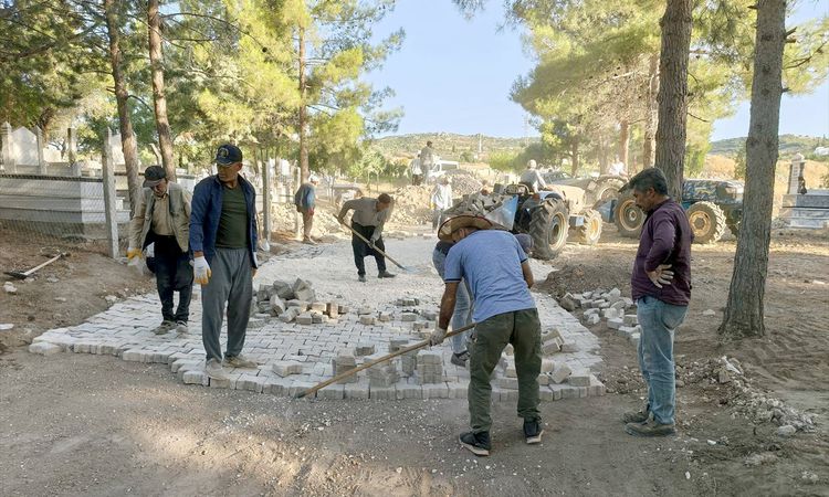 Sıcak Gündem: Araban'da vatandaşlar mezarlıktaki yola imece usulüyle kilit taşı döşedi - Son Dakika Haberleri:
