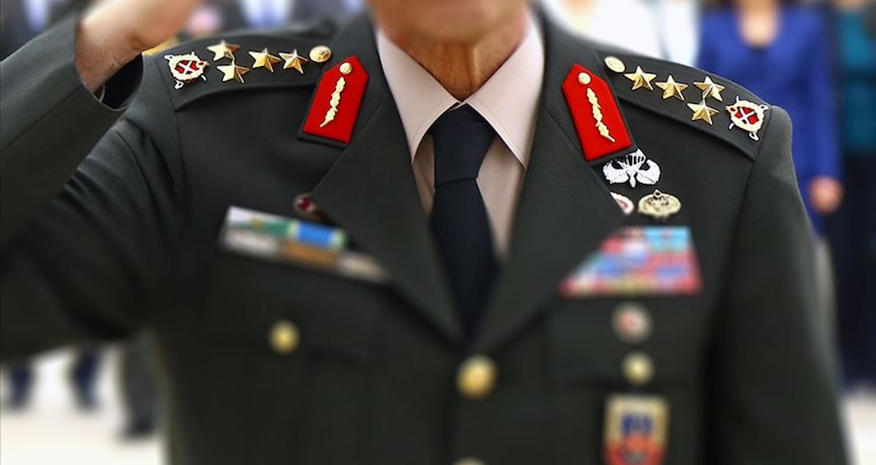 Gündemden Son Bilgiler: Araç sesinden rahatsız olan general, astsubayı tekme tokat dövdü - Haberleri: Gelişmel