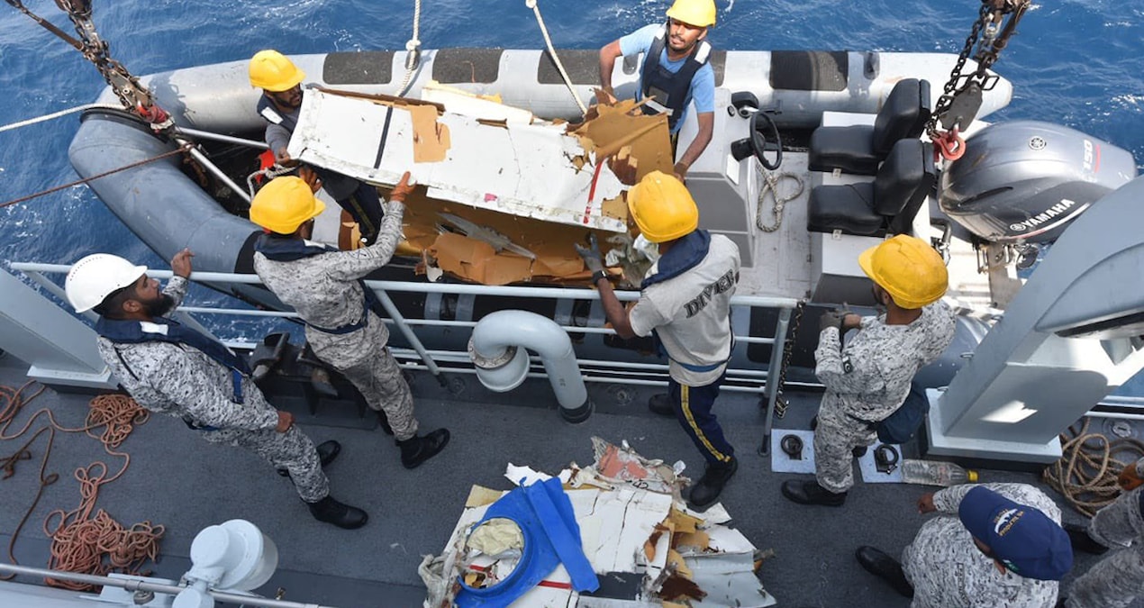 Wreckage of the plane that disappeared from radar off the Arabian Sea was found - Last Minute