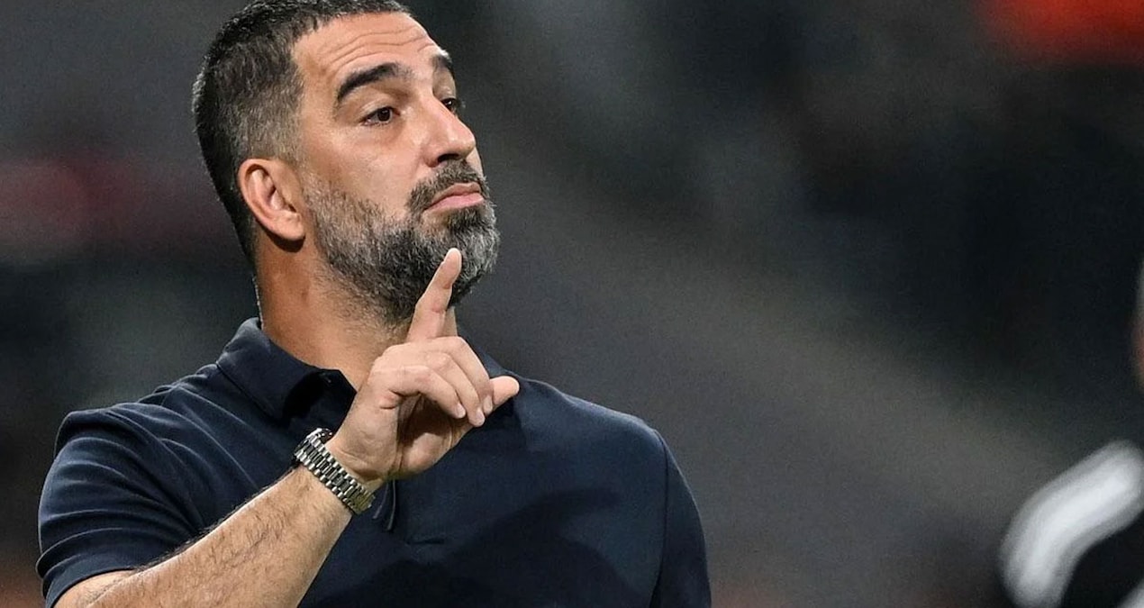 Kritik Açıklama: Arda Turan'ın maçında siren sesleri! Futbolcular ve hakem sahayı terk etti - Son Dakika Haber