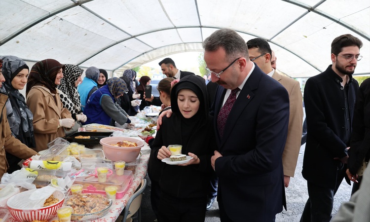 Ardahan'da Gazze için düzenlenen kermesin geliri ihtiyaç sahiplerine ulaştırılacak ve Merak Edilenler