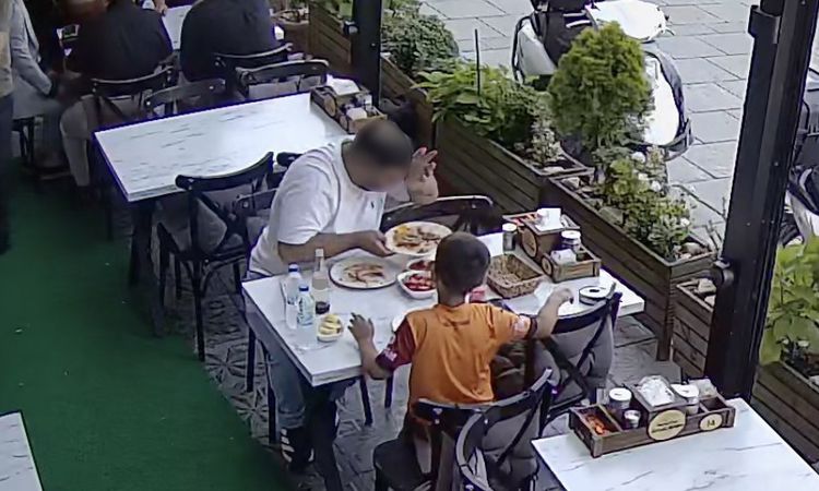 Gündemden Son Bilgiler: Arnavutköy'de skandal! Müşteri kendi kılını yemeğe attı, hesabı ödemedi - Son Dakika