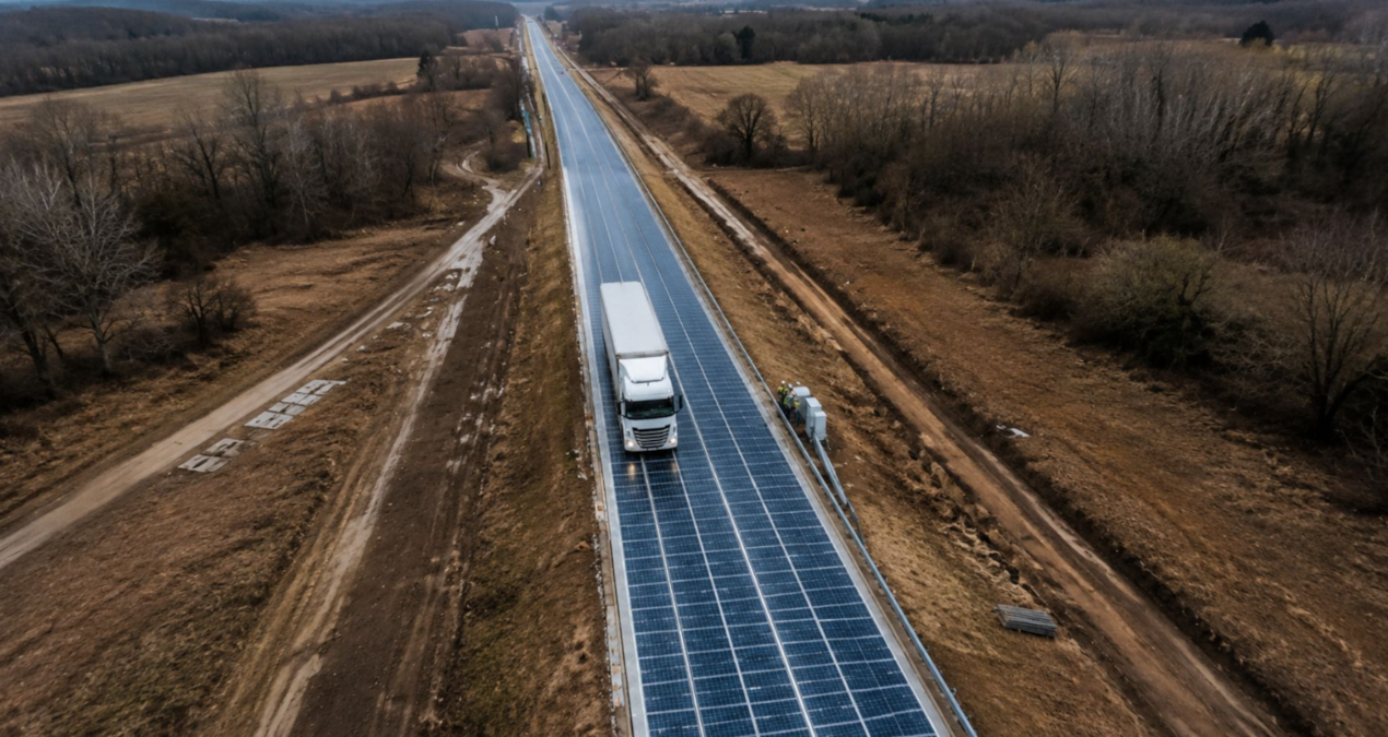 Son Gelişme: Asfalta 1 kilometre boyunca güneş paneli döşediler - Son Dakika ve Merak Edilenler