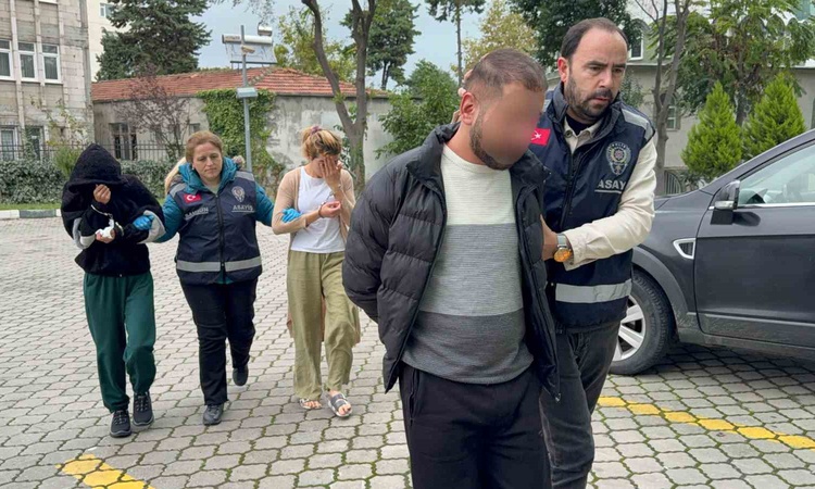 Atakum'da 100 bin liralık ziynet hırsızlığında 2'si kadın 3 kişi yakalanarak gözaltına sevk edildi | İşte Tüm