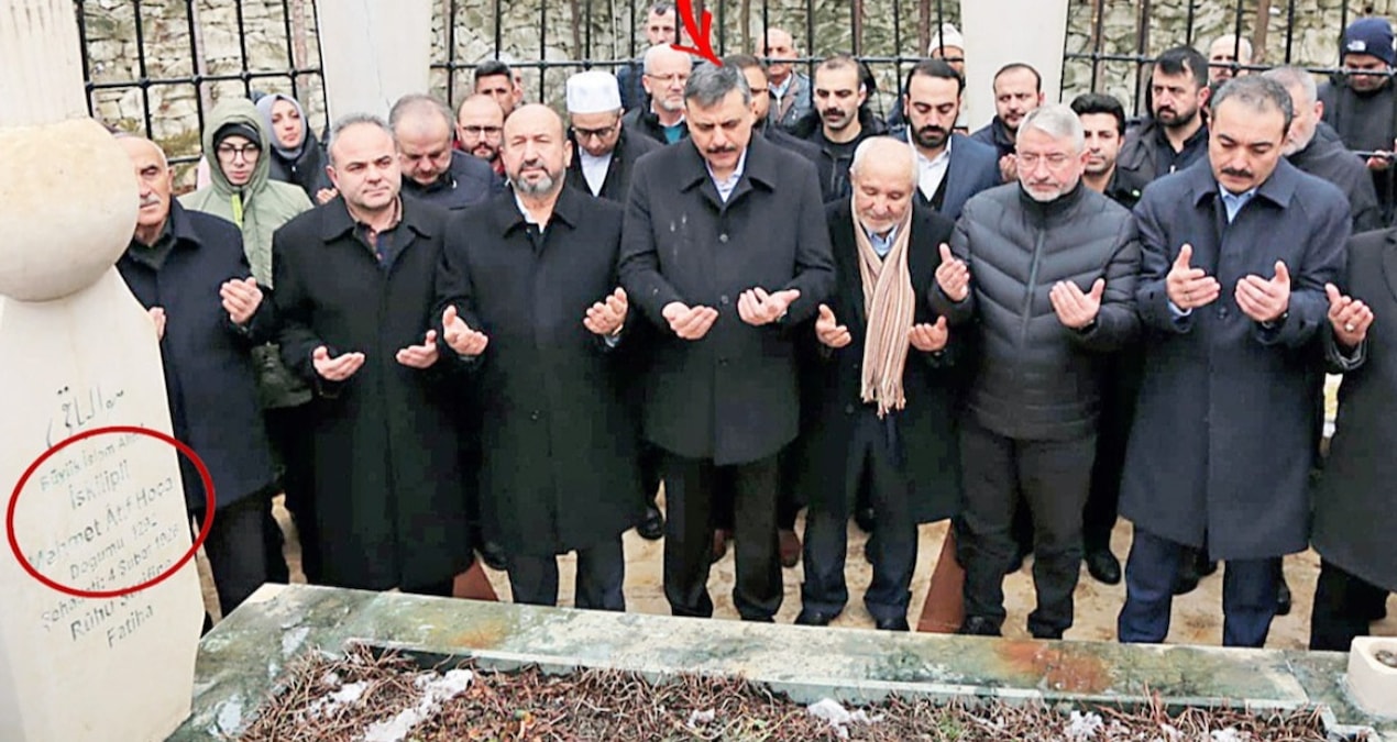 Ayrıntılar Netleşti: Atatürk’ü paylaşmadı Fesli Kadir’i paylaştı - En Son Haber - Son Dakika Bilgileri