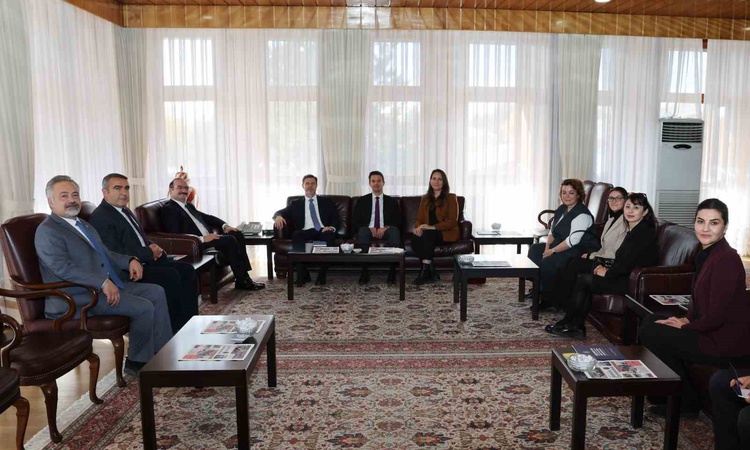 Atatürk Üniversitesi, ABD heyetine DAYTAM ve Biyoçeşitlilik Müzesi'ni tanıttı