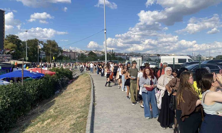Ateez konseri öncesi Yenikapı'da uzun kuyruklar - Son Dakika Haberleri ve Merak Edilenler