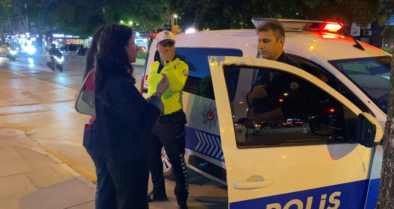 ATM'de unutulan 10 bin TL'yi polise teslim etti - Son Dakika Haberleri - Son Dakika Bilgileri