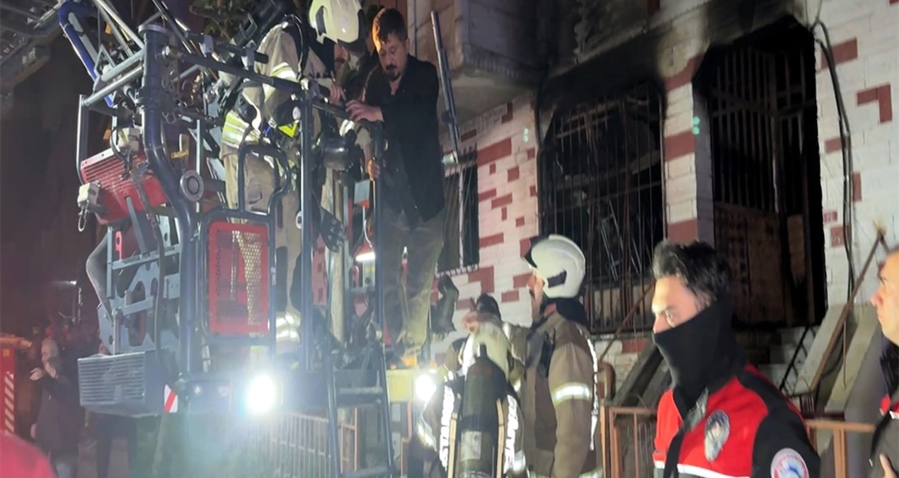 Son Gelişme: Avcılar'da 4 katlı binada yangın: Mahsur kalan 20 kişi kurtarıldı - En Son Haber | İşte Tüm Ayrın