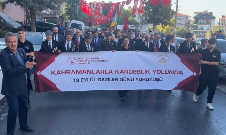 Avcılar'da Gaziler Günü yürüyüşü Atatürk Anıtı önünde çelenkle sona erdi ve Merak Edilenler