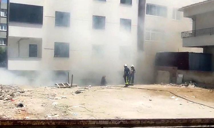 Derelict building flames in Avcılar - Breaking News