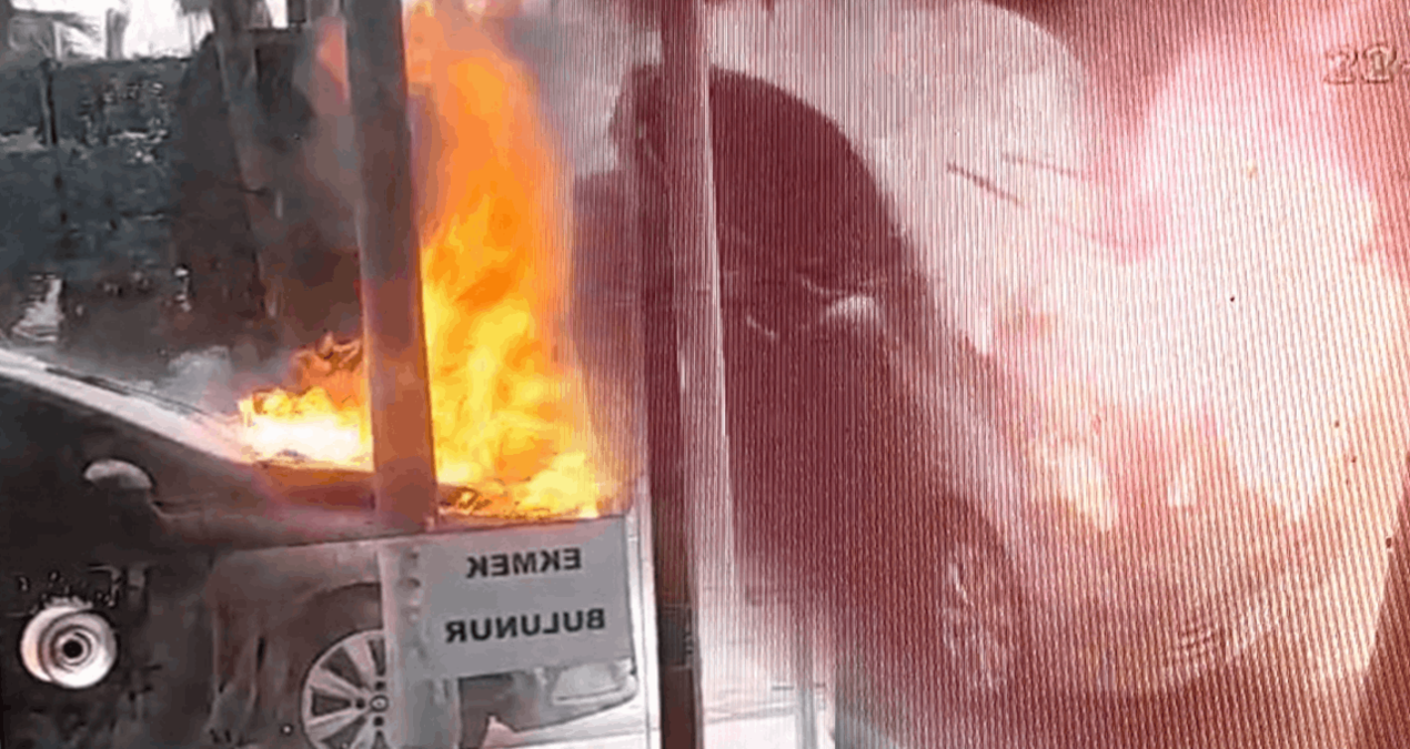 Gündemden Son Bilgiler: Avcılar'da otomobilin motoru alev aldı! - En Son Haber - Son Dakika Bilgileri