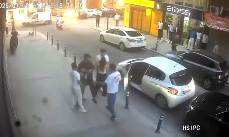 Fist fight in traffic in Avcılar was caught on camera - Last Minute News