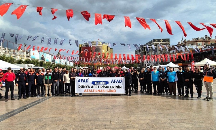 Aydın'da AFAD etkinliğinde vatandaşlara afet hazırlığı uygulamalı anlatıldı: Gelişmeler Takip Ediliyor