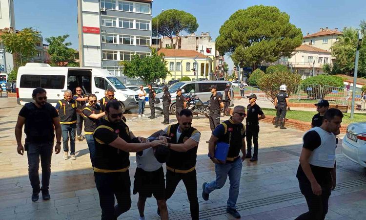 Kritik Açıklama: Aydın'da cinayet: 4 şüpheli adliyede - Son Dakika Haberleri: Gelişmeler Takip Ediliyor