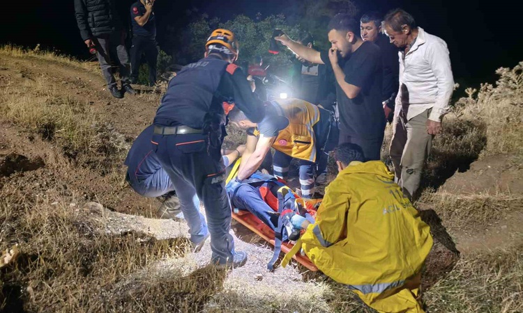 Aydın Efeler'de kontrolden çıkan otomobil uçuruma devrildi, yaralı 1 kişi kurtarıldı ve Merak Edilenler