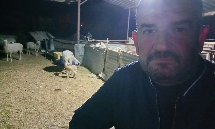 Aydın Nazilli'de koyun otlatmaya giden Ömer Özek (44) arazide ölü bulundu: Gelişmeler Takip Ediliyor