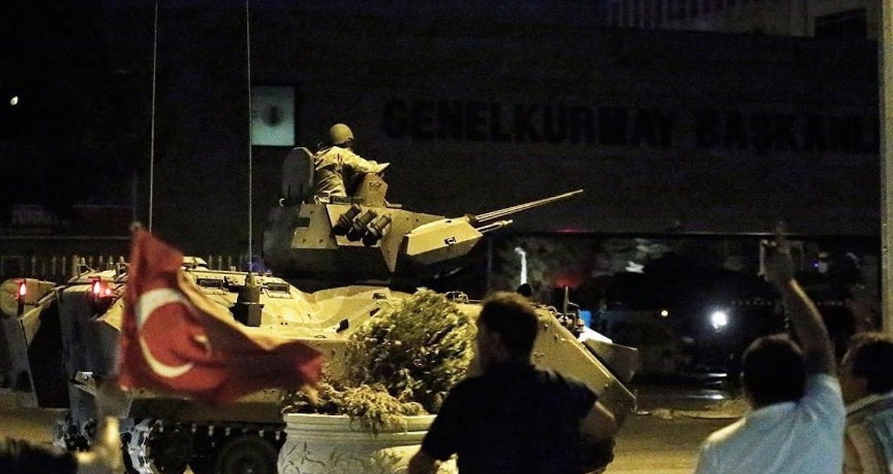AYM'den emsal nitelikte 'darbe girişimi' kararı: Kanunsuz emre uyarak silah almak suçtur! - Son Dakika - Son D