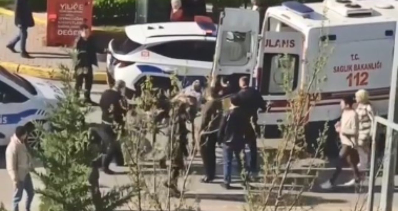 Aynı gün içinde iki lisede birden kan aktı! Sınıf arkadaşını bıçakladı - En Son Haber: Gelişmeler Takip Ediliy