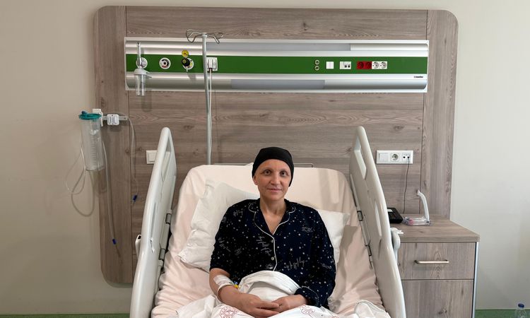 Kritik Açıklama: Aynı seansta iki farklı baskınla meme kanserini yendi - Son Dakika ve Merak Edilenler
