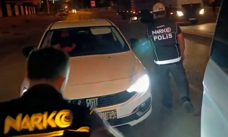 Ayrıntılar Netleşti: Adana'da otomobilinde 110 bin uyuşturucu hap bulunan sürücü hakkında tutuklama kararı ver