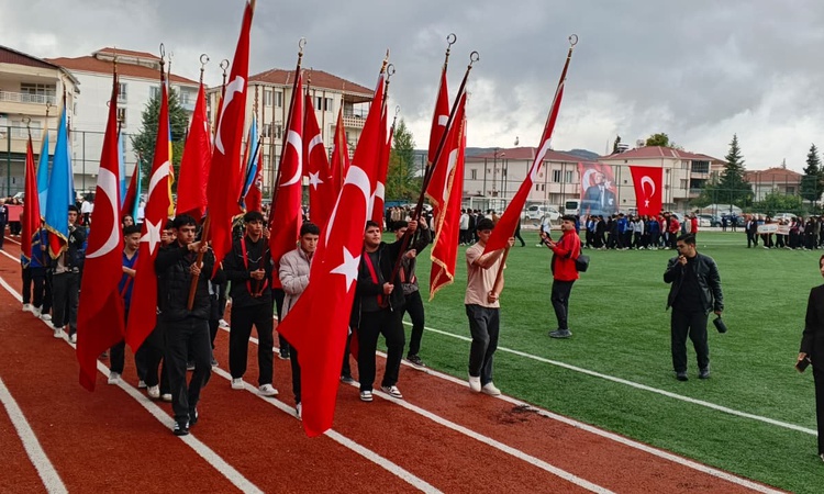Ayrıntılar Netleşti: Adıyaman Gölbaşı'nda 29 Ekim Cumhuriyet Bayramı yağış nedeniyle erken sona erdi | İşte Tü