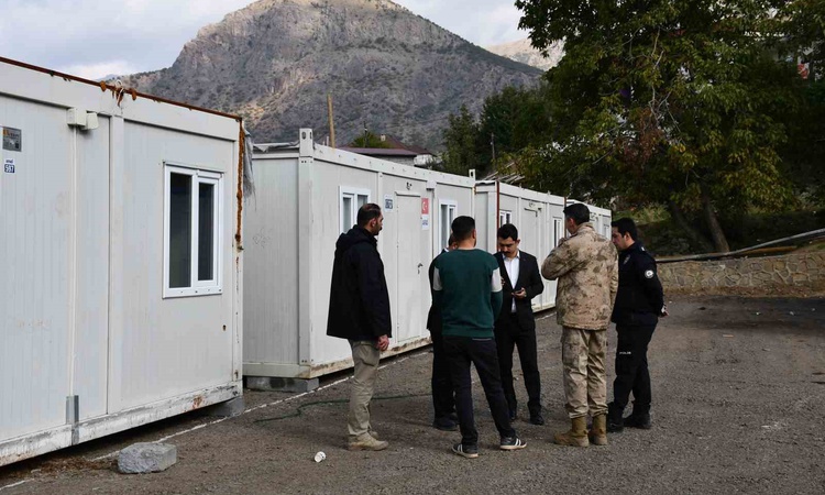 Ayrıntılar Netleşti: AFAD Beytüşşebap'ta selzedeler için 30 ailelik konteyner kent kurdu