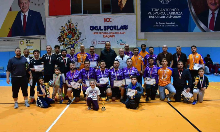 Ayrıntılar Netleşti: Afyonkarahisar'da 4. Kamu Spor Oyunları futsalda Çobanlar MEB birinci oldu ve Merak Edile