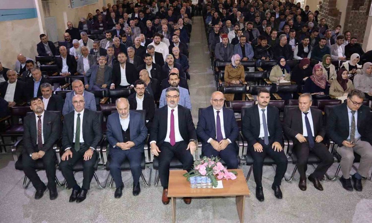 Ayrıntılar Netleşti: Afyonkarahisar'da Camiler ve Din Görevlileri Haftası programında plaket verildi: Gelişmel