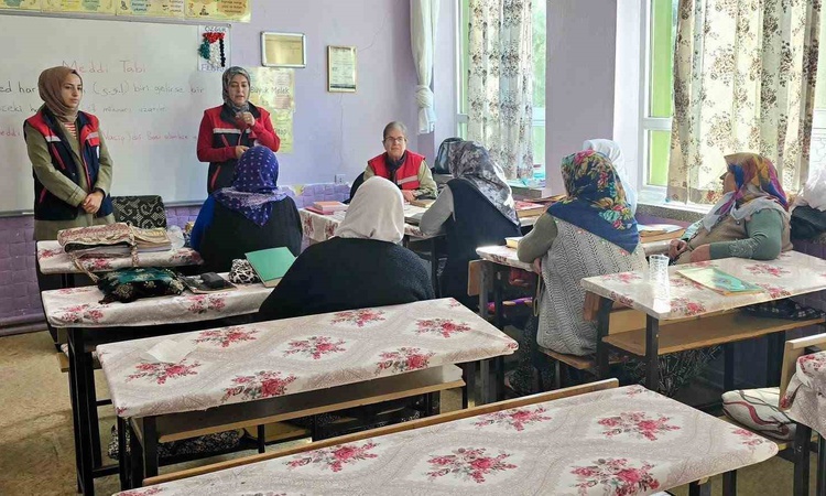 Ayrıntılar Netleşti: Afyonkarahisar'da kadın çiftçilere hayvansal üretim eğitimi verildi: Gelişmeler Takip Edi