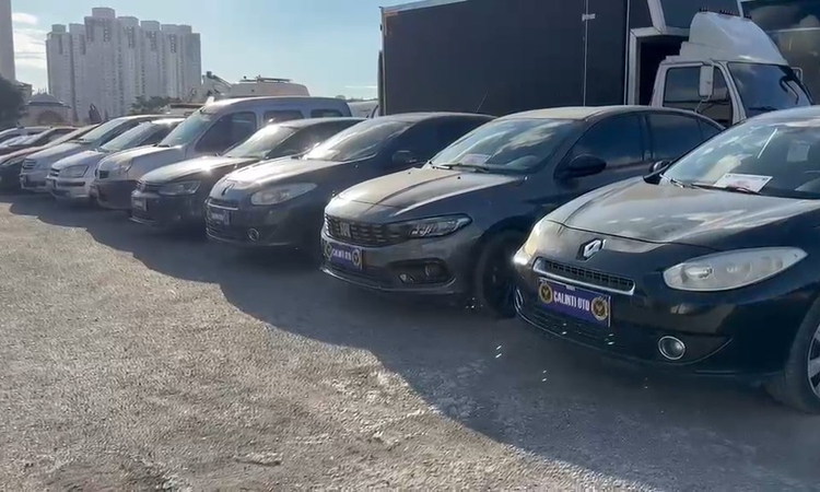 Ayrıntılar Netleşti: Ağır hasarlı araçları 'change' yapanlara 3 ilde operasyon, 16 zanlı yakalanarak gözaltına